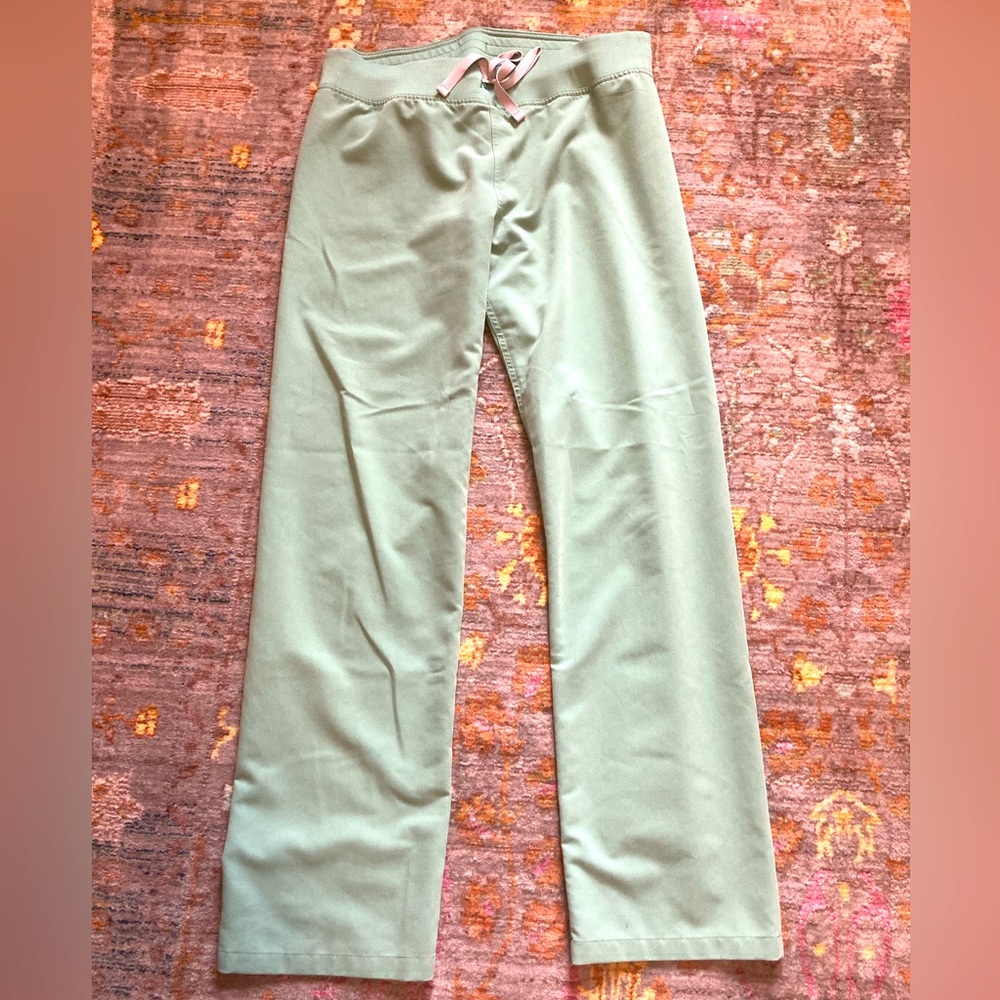 Jade Figs Kade pants with back pockets RARE color!